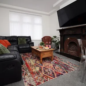 Royal Oak House By Ty Sa - 5 Bedroom House Guest house Cardiff